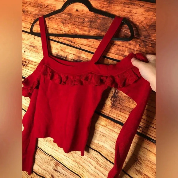 Cold Shoulder Ruffle Top - Picture 10 of 12